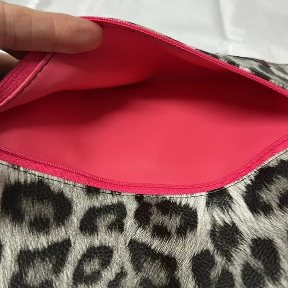 Makeup Junkie Leopard Print Clutch - Pink Accent - Picture 2 of 4